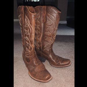 Lightly worn (4-5 times). Western style boot with added comfort.